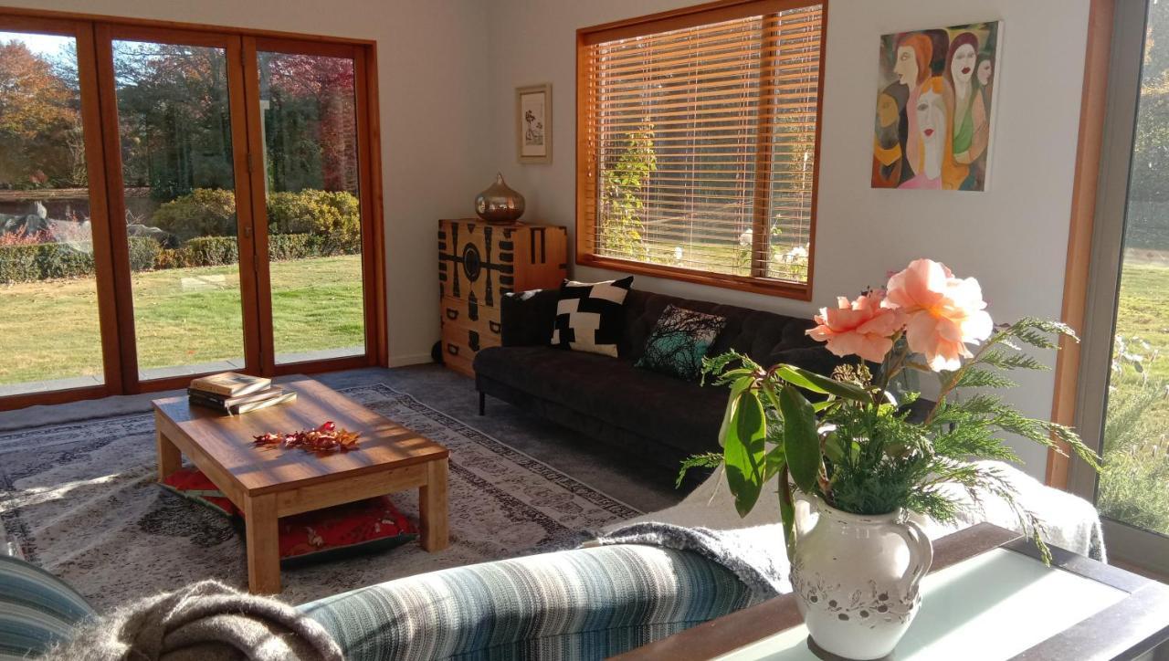 Rose & Stream Retreat Apartment Waikuku ภายนอก รูปภาพ
