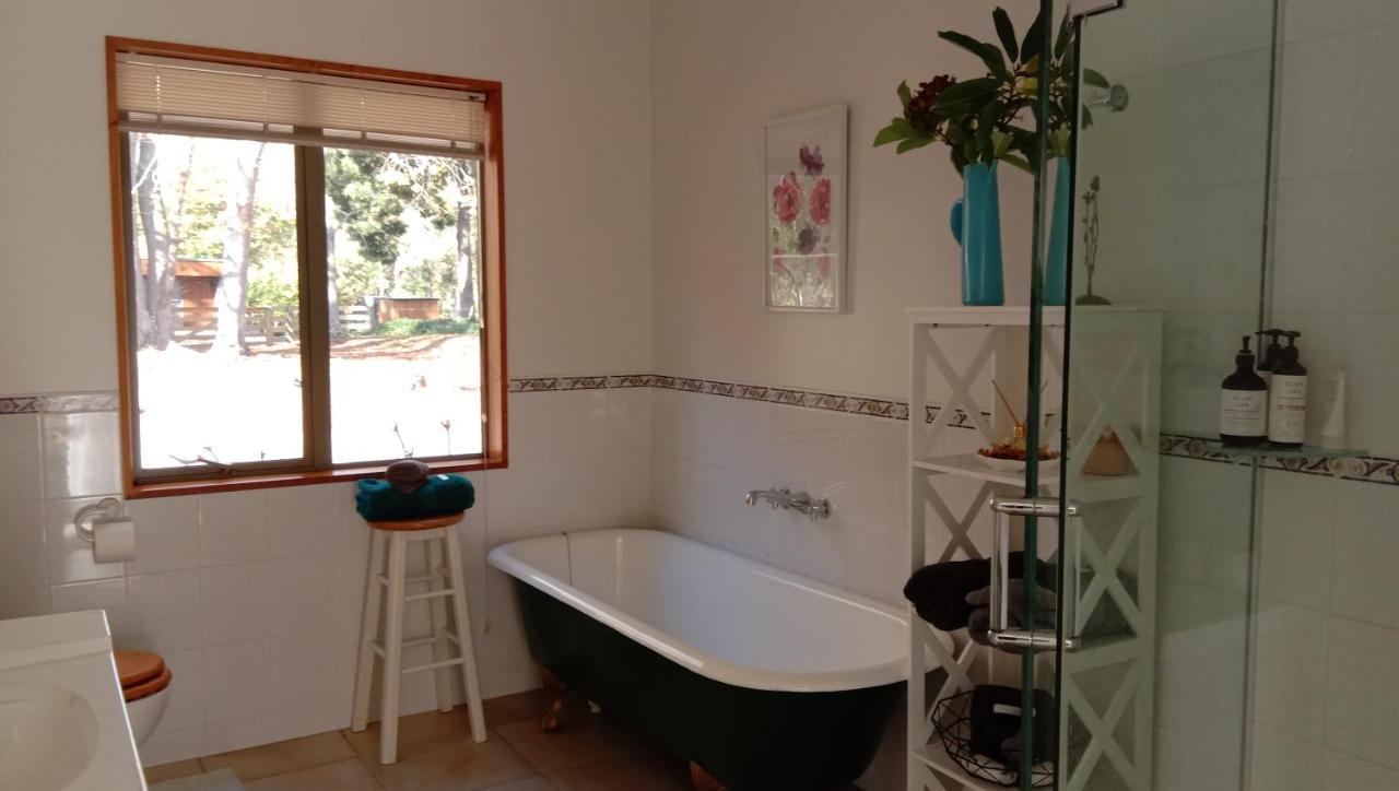 Rose & Stream Retreat Apartment Waikuku ภายนอก รูปภาพ